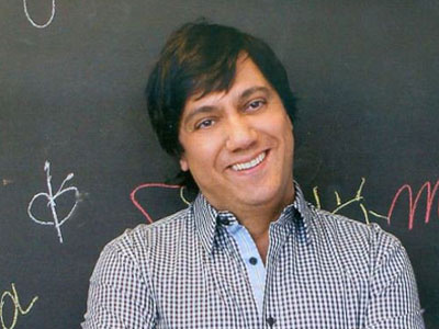 Θεοφάνους: Συνεχίζει τα «πυρά» μέσω Facebook